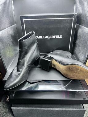Karl Lagerfeld Black Leather Block Heel Pumps